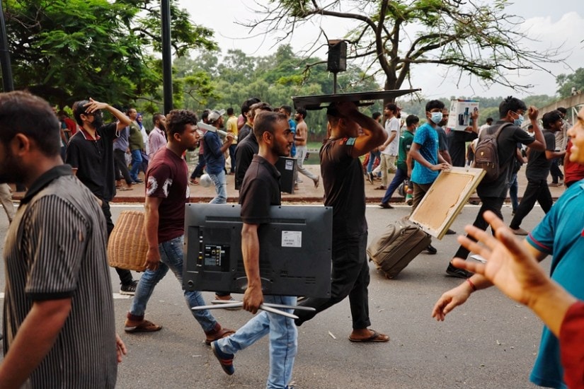 violent protests in Dhaka