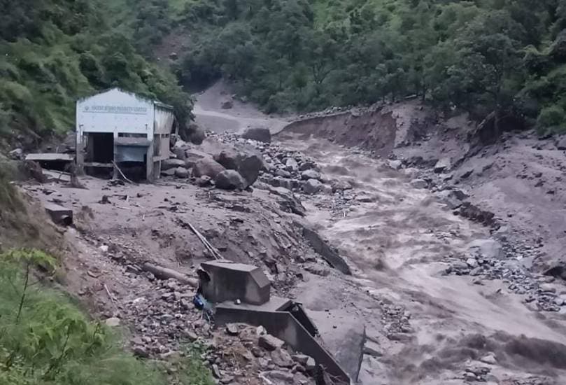 Himachal Pradesh Cloudbursts news in marathi