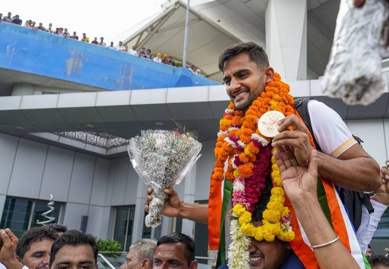 Indian Hockey team Airport Pictures