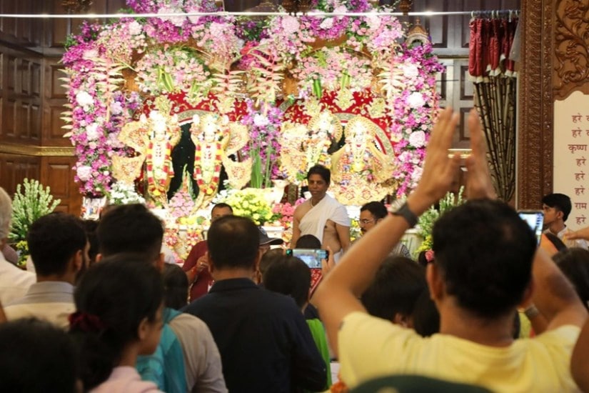 Devotees Queue