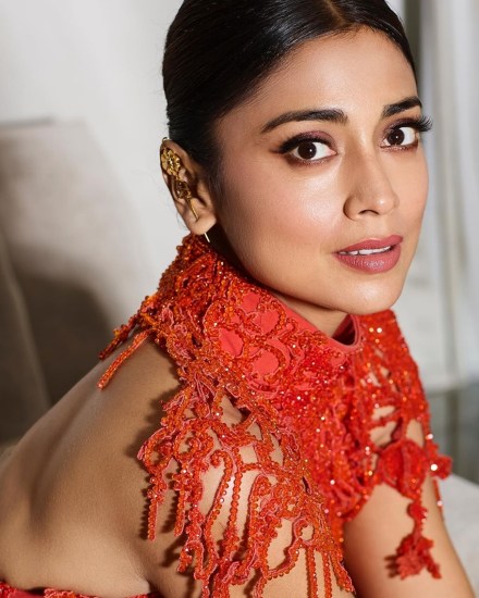 Shriya Saran Nude makeup