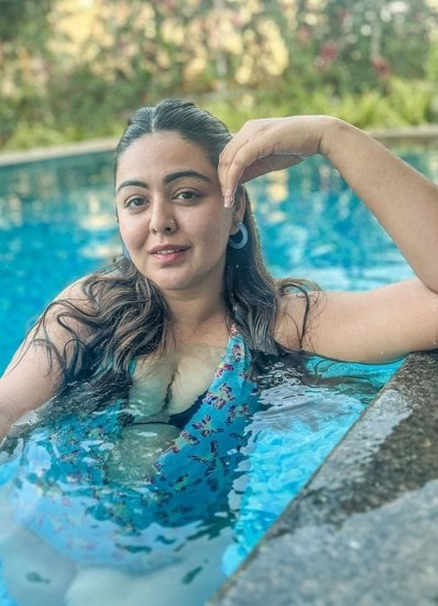 Shafaq Naaz Poses in Blue Bikini Fans give Shocking Reaction