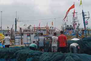 Karanja Port, Uran, Independence Day, Mahesh Baldi, fishermen, wholesale fish, Sassoon docks, Mumbai, Rs 150 crores, Central Government, State Government, fishing boats,