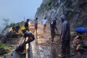 Traffic movement after debris clear on vani ghat