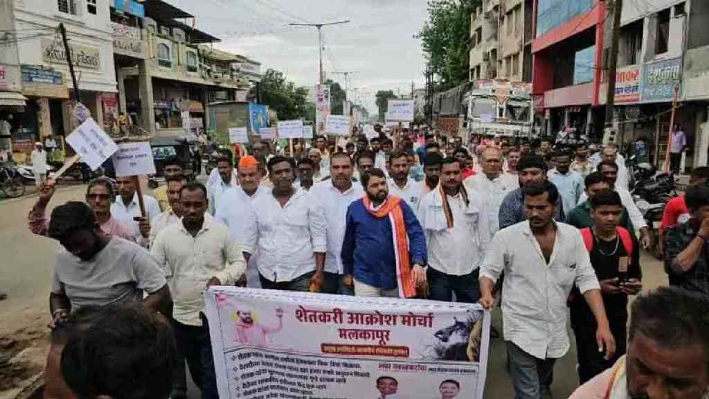 Farmers Protest in malkapur| farmer protest in buldhana| farmer protest under ravikant tupkar leadership| Ravikant Tupkar