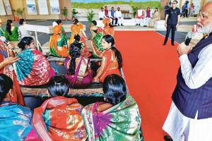 PM Modi participate in Lakhpati Didi Sammelan at Jalgaon