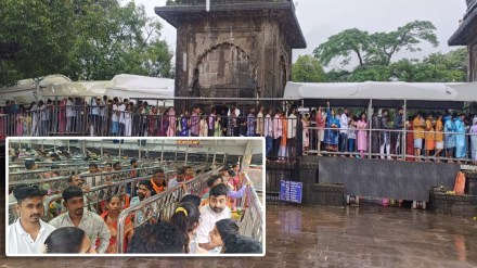 On the first Monday of Shravan all the Shiva temples in Nashik district including the city were filled with devotees