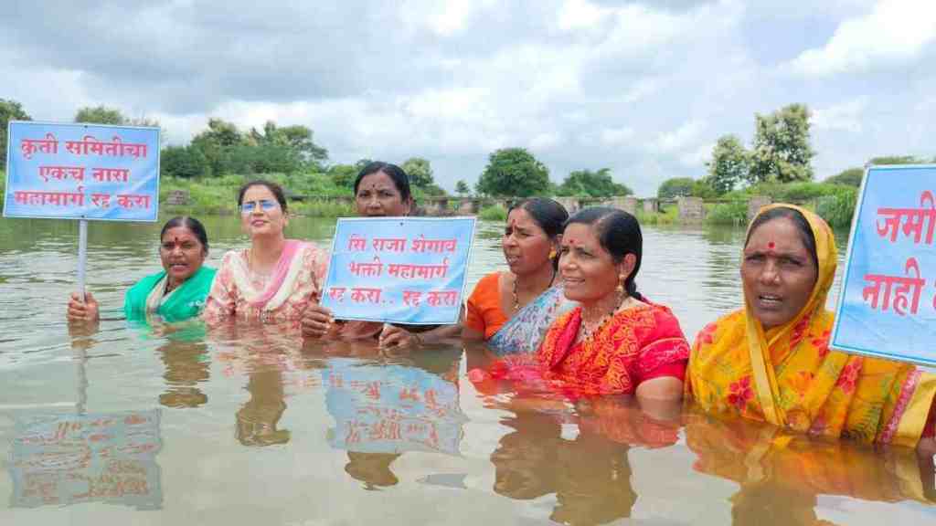 Buldhana, Farmers, Protest, Sindkhed raja Shegaon Bhakti Highway, Controversial, Cancellation Demand,jal samadhi Protest, Painganga River Basin, Bhaktimarga Anti Action Committee, Peth Village, Chikhli Taluka,