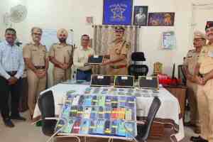 Pune, missing mobiles, 53 stolen Mobile phones,independence day, Mobile phones returned to owners, stolen mobiles, Shivajinagar Police, technical investigation,