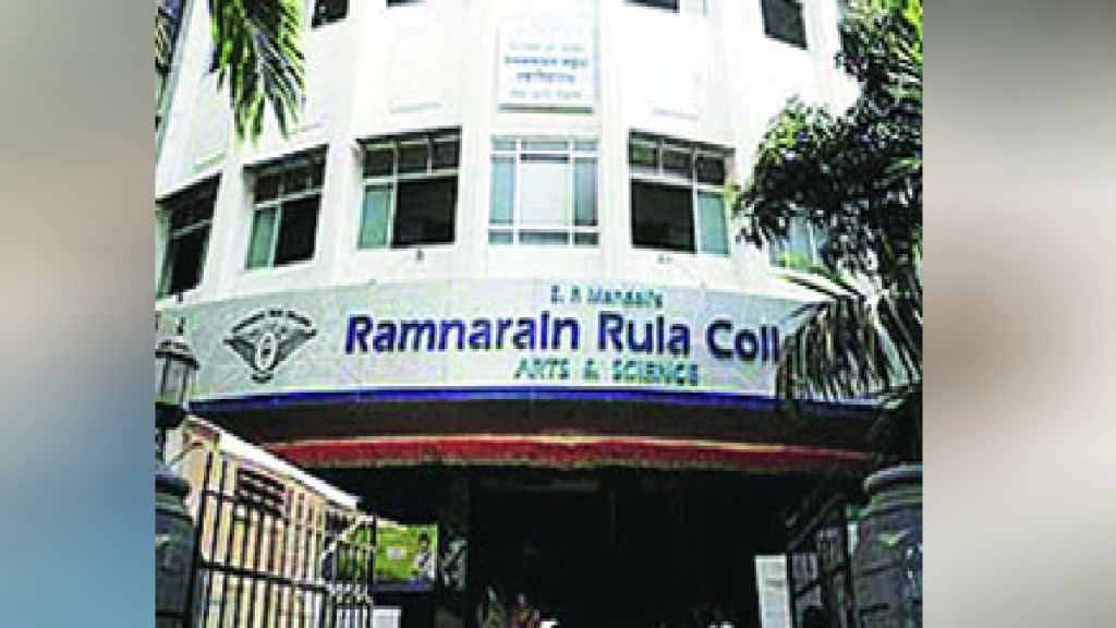 A fan fell while classes were in session at Ruia College mumbai