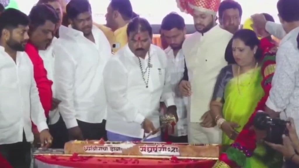 buldhana MLA,sanjay gaikwad,cake cut by sword,birthday,mrutunjay gaikwad