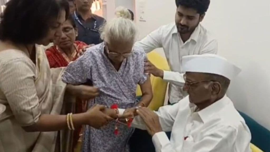 90-year-old Prabhatai tied rakhi to 84-year-old Sharad Pawar in barshi