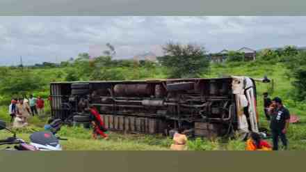 st bus accident, shivshahi bus accident, Amravati, Amravati Nagpur Highway, Nagpur, Shivshahi bus, accident, Nandgaon peth, one dead, 28 injured, stray animals,