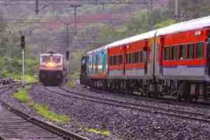 Matsyagandha Express, Mumbai, Mangaluru, train safety, railway infrastructure, roof collapse, Linke Hoffman Busch (LHB) coaches, Southern Railway, passenger safety, Konkan Railway,