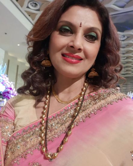 varsha usgaonkar husband