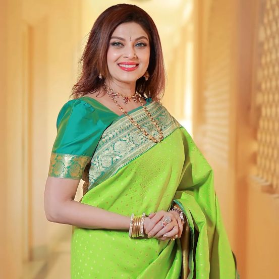 varsha usgaonkar husband