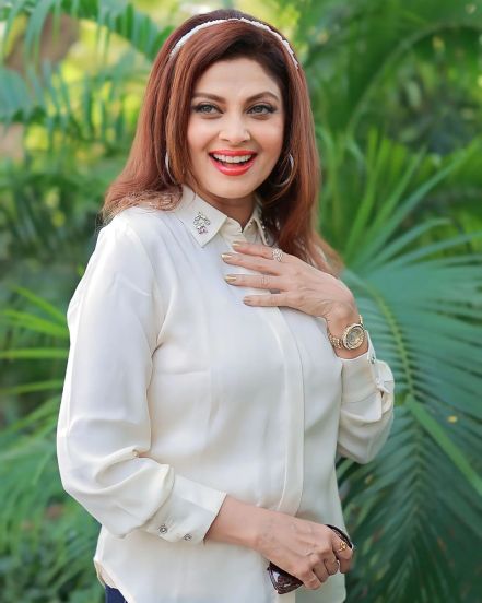 varsha usgaonkar husband