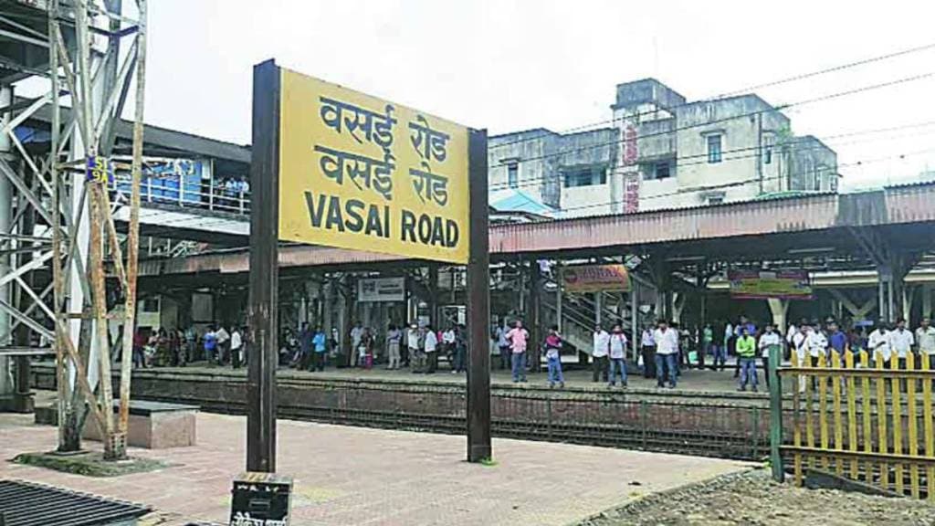 hundreds of devotees going to velankanni got stuck at vasai station due to train late for 10 hours