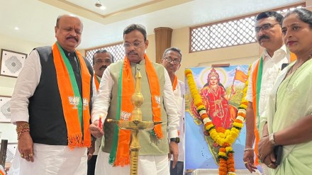 Bjp Vinod Tawde meet Sharad Pawar faction and former Minister Shivajirao Naik at Shirala sangli