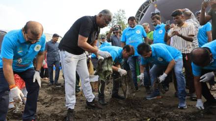 On World Coastal Cleanliness Day Vasai Virar City Municipal Corporation organized coastal cleanup Campaign