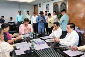 Urban Development Department Principal Secretary Asim Gupta held meeting with leaders of project victims