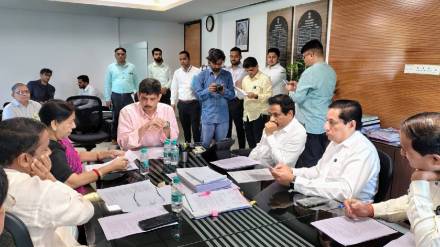 Urban Development Department Principal Secretary Asim Gupta held meeting with leaders of project victims