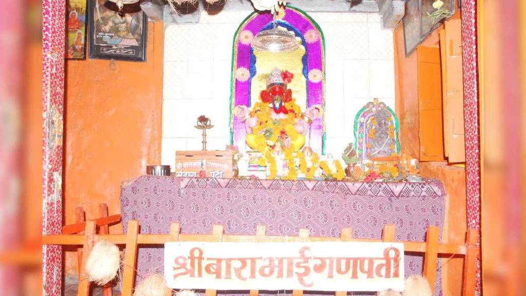 Shri Barabhai Ganapati,is famous throughout state including Vidarbha ancient tradition,this Ganpati was preserved by Nath family and Akolekar