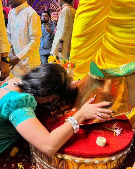 manasi naik lalbaugcha raja Ganpati darshan 