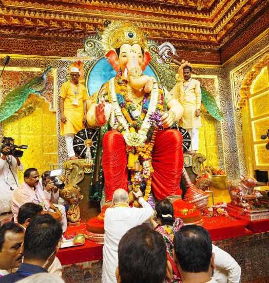 amit shah lalbaug raja darshan