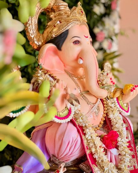 Shreya-Bugde-ganesh-utsav-celebration 