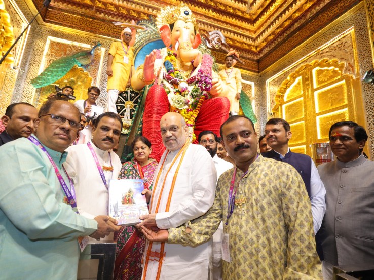 amit shah lalbaug raja darshan