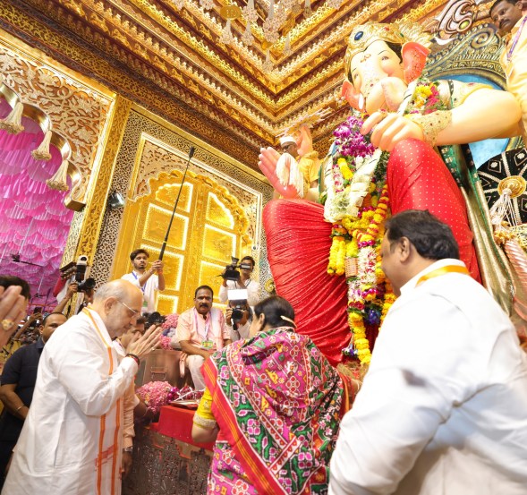 amit shah lalbaug raja darshan