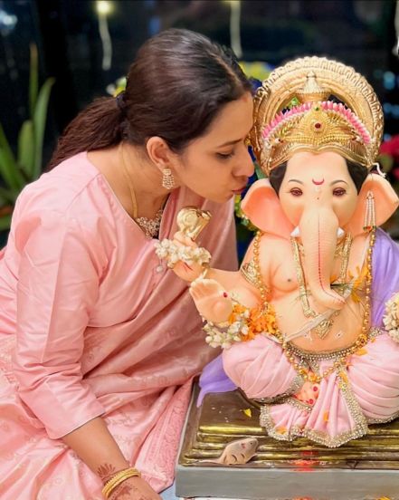 Shreya bugde, Shreya bugde home Ganpati, Shreya buggade Ganesh statue, Shreya bugde Ganpati Bappa