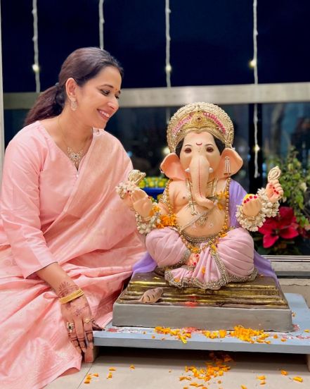 Shreya bugde, Shreya bugde home Ganpati, Shreya buggade Ganesh statue, Shreya bugde Ganpati Bappa