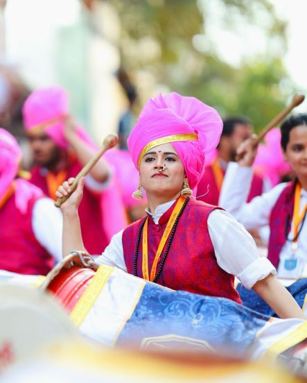 prajakta-gaikwad-pune-visarjan-miravnuk-dhol-tasha-photo-ganesh-visarjan-2024