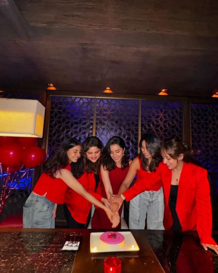 stree-2-collection-shraddha-kapoor-celebration-with-friends