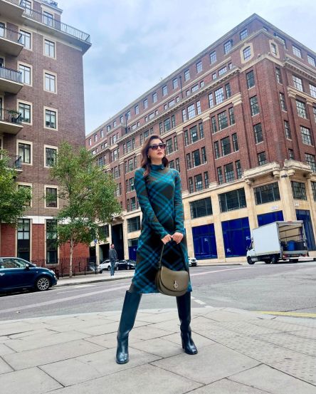 kriti-sanon-london-fashoin-week-outfit