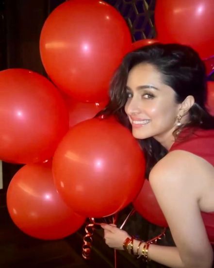 stree-2-collection-shraddha-kapoor-celebration-with-friends