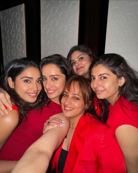 stree-2-collection-shraddha-kapoor-celebration-with-friends