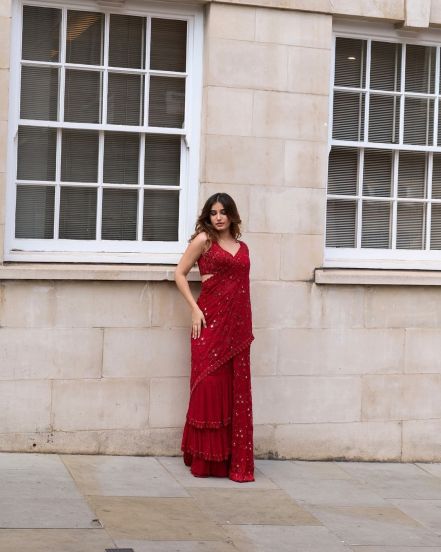 rasha-thadani-instagram-photo-red-saree-viral-photo