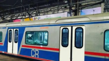 air-conditioned local stoped at Dombivli railway station as the doors were not closed