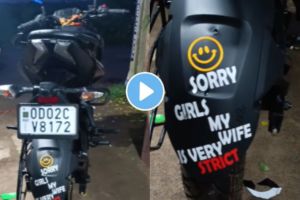 a guy wrote a funny message on his bike