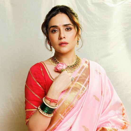 Amruta Khanvilkar Pink Paithani Saree