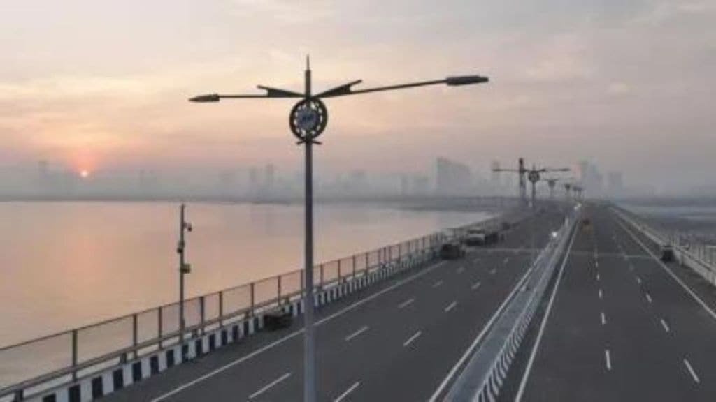 man stopped the motor car and commit suicide on Atal Setu by jumped into sea