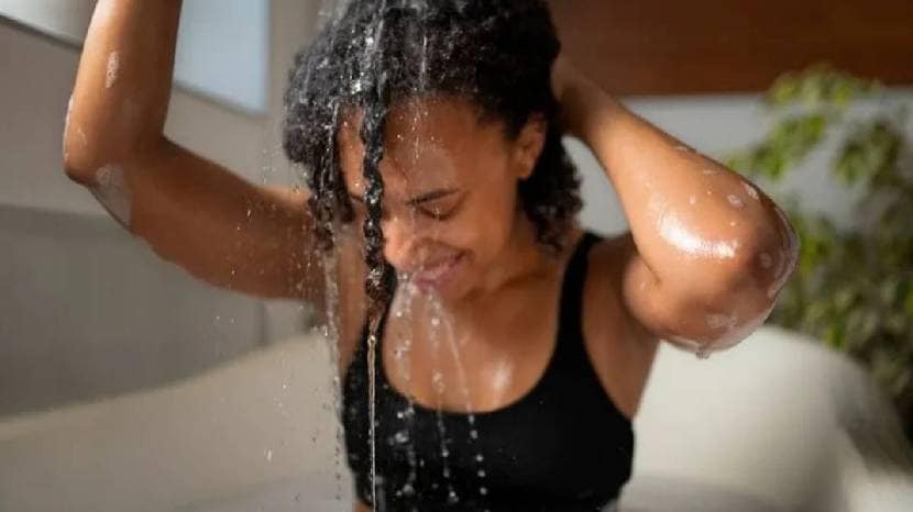 diy salt water bath reduce back pain stress Benefits of Taking a Warm Saltwater Bath and How to Use It 