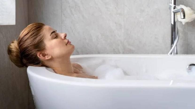 diy salt water bath reduce back pain stress Benefits of Taking a Warm Saltwater Bath and How to Use It 