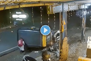 school girl lifts auto to save mother