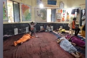 Treatment of dengue patients by lying on the floor in Melghat Chikhaldara Amravati