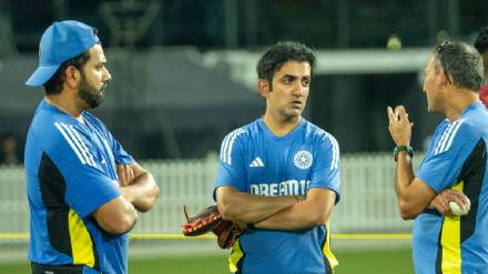 Gautam Gambhir Fights with Truck Driver in Delhi Aakash Chopra Recalled Incident