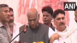 Mallikarjun Kharge : भाषण करताना बिघडली मल्लिकार्जुन खरगेंची प्रकृती, पक्षाचे कार्यकर्ते हात धरुन घेऊन गेले